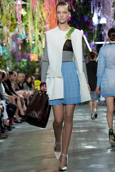 Look 28